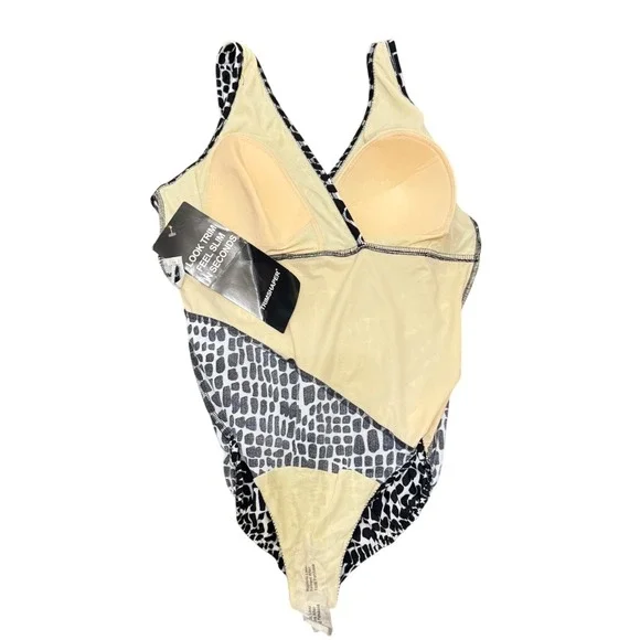 Trimshaper One-Piece Swimsuit Womens 18W Black White Geometric New Tummy Control